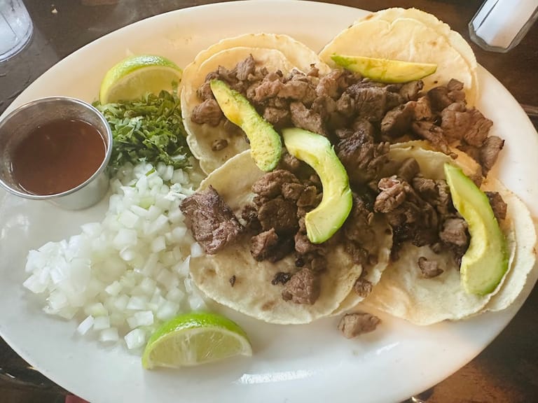 Los Dos Potrillos - Highlands Ranch atmosphere and seating
