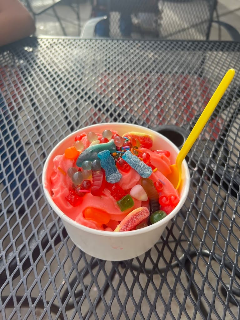 Swirls Frozen Yogurt - Parker dining area