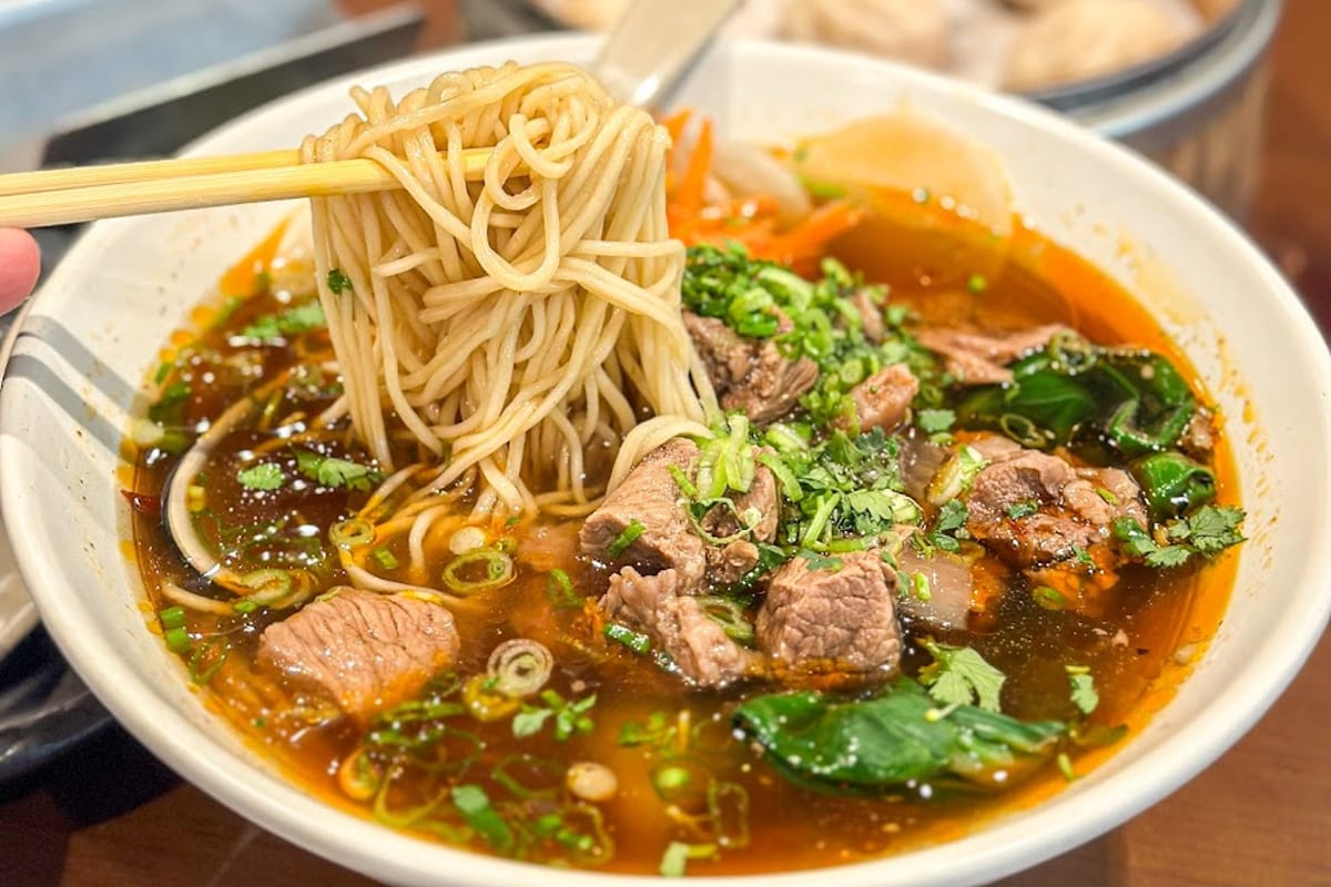 Yu's Noodle Shop atmosphere and seating