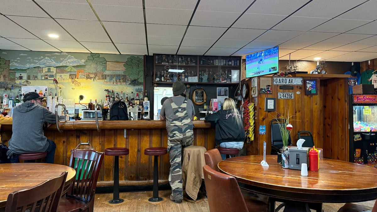 Bud's Cafe & Bar dining area
