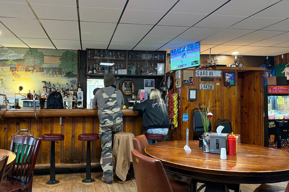 Bud's Cafe & Bar dining area