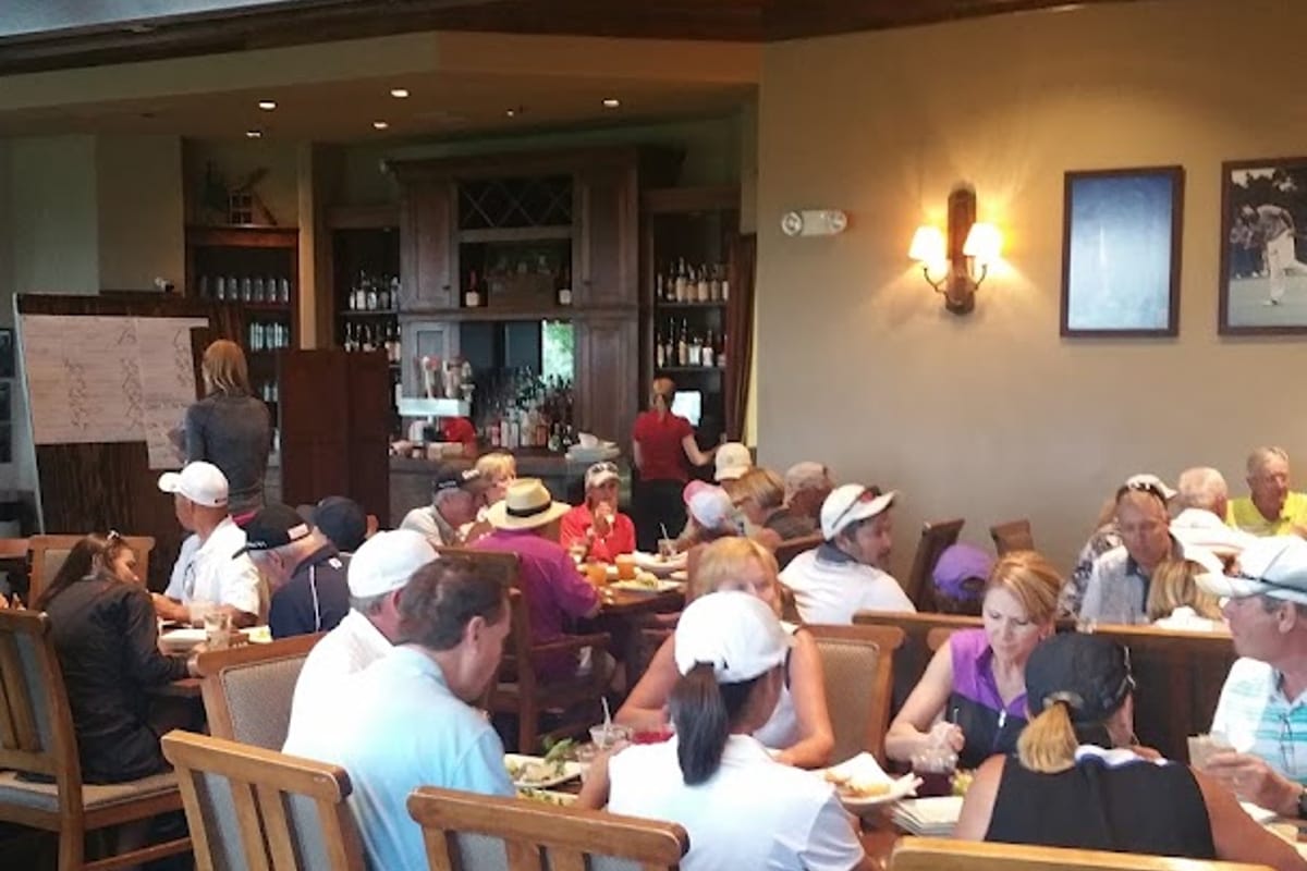 The Grill at Highlands Ranch dining area