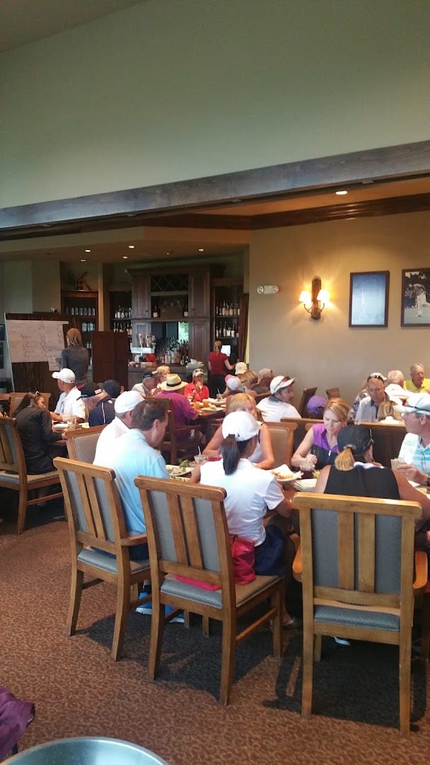 The Grill at Highlands Ranch dining area