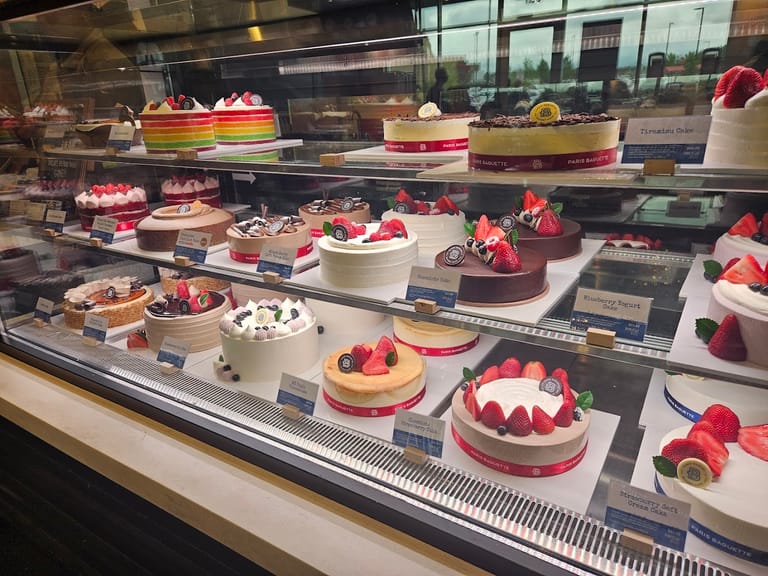 Paris Baguette featured offerings
