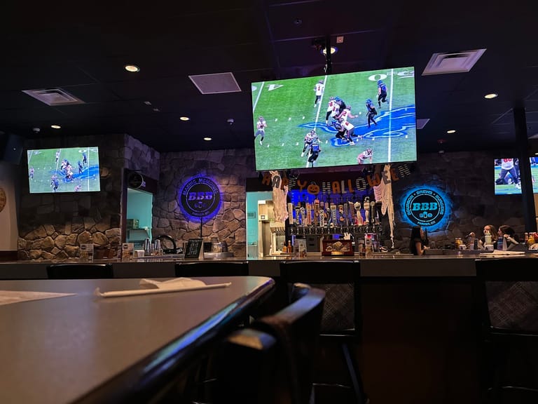 Triple B's - Bourbon Brews Burgers atmosphere and seating