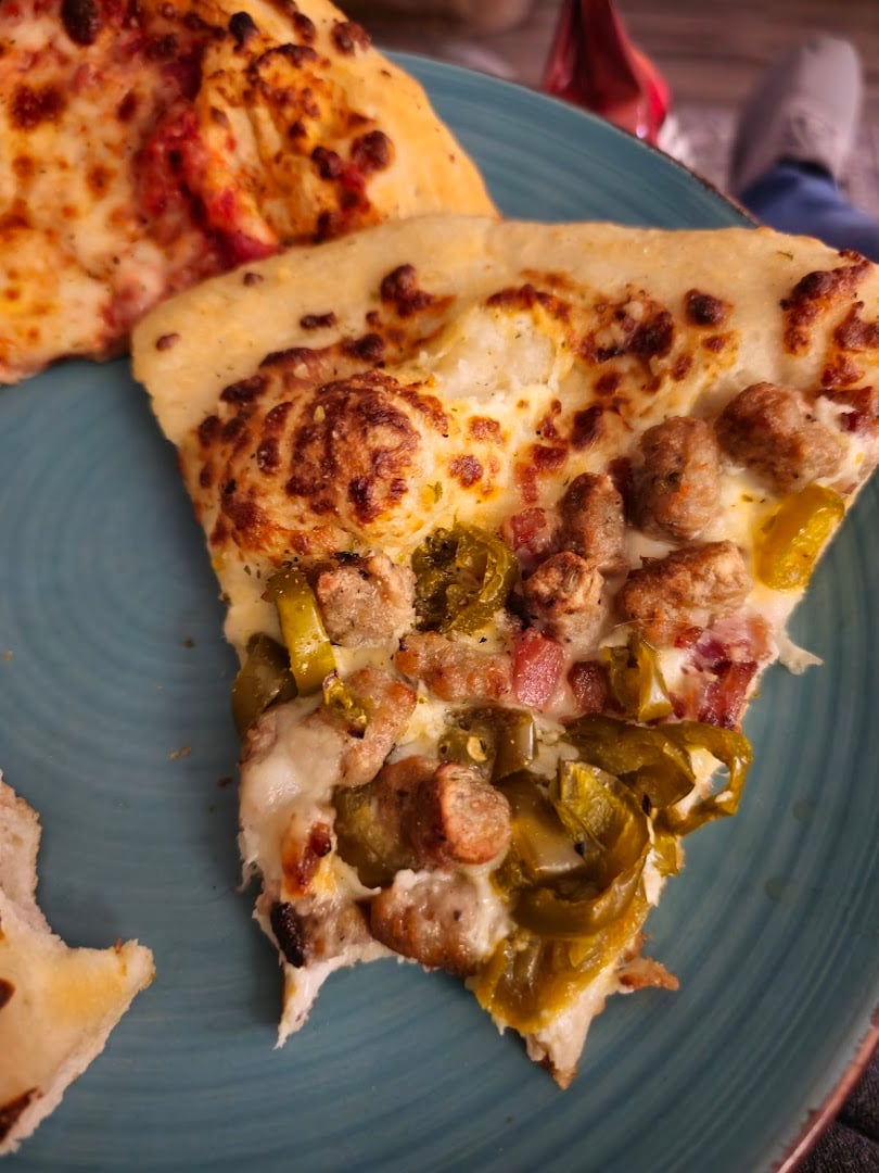 TNT Pizza and Wings featured offerings
