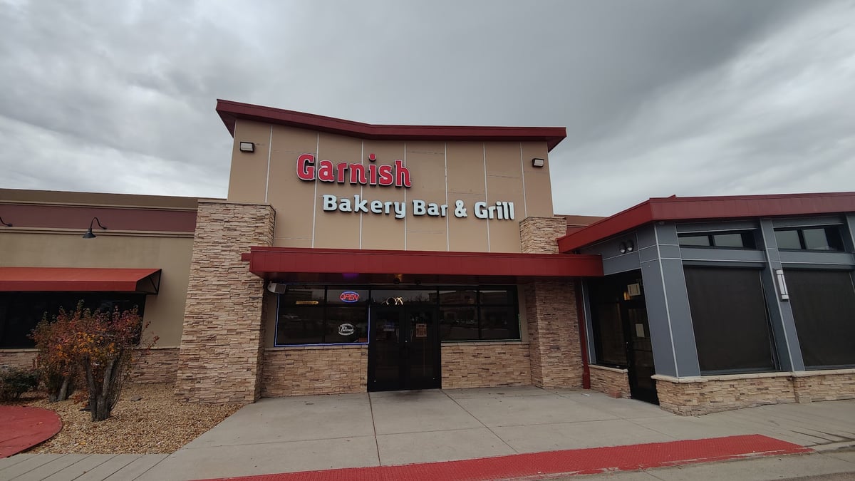 Garnish Fusion Bakery, Bar And Grill atmosphere and seating