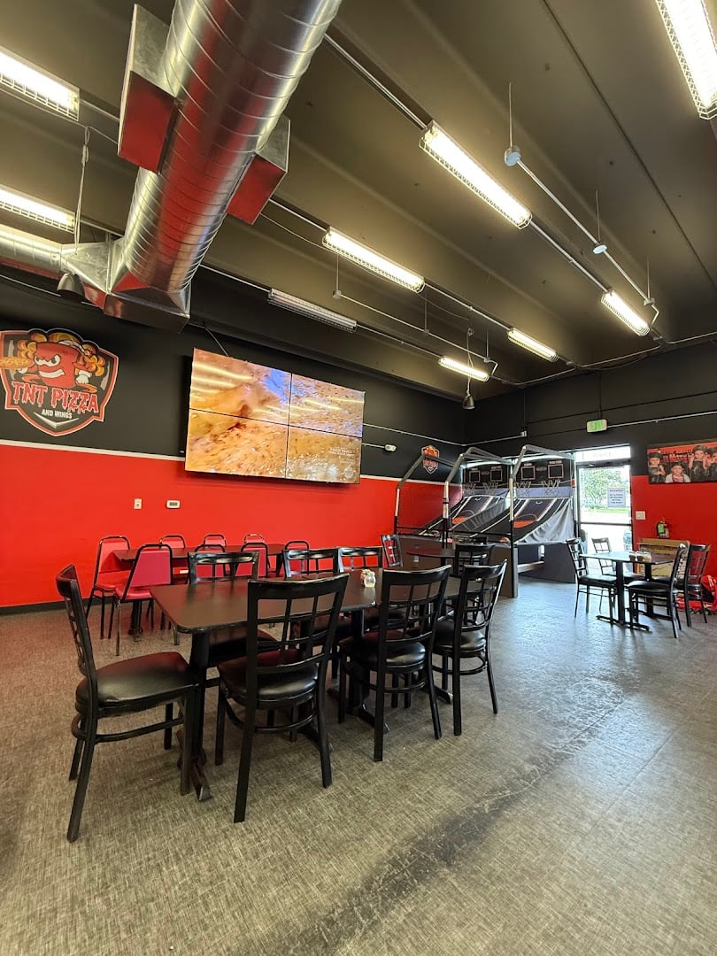 TNT Pizza and Wings exterior entrance