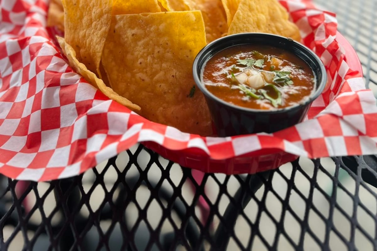Venalonzo's Tacos - Lone Tree dining area