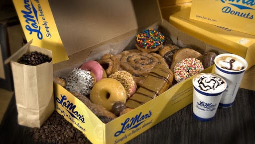 LaMar's Donuts and Coffee atmosphere and seating