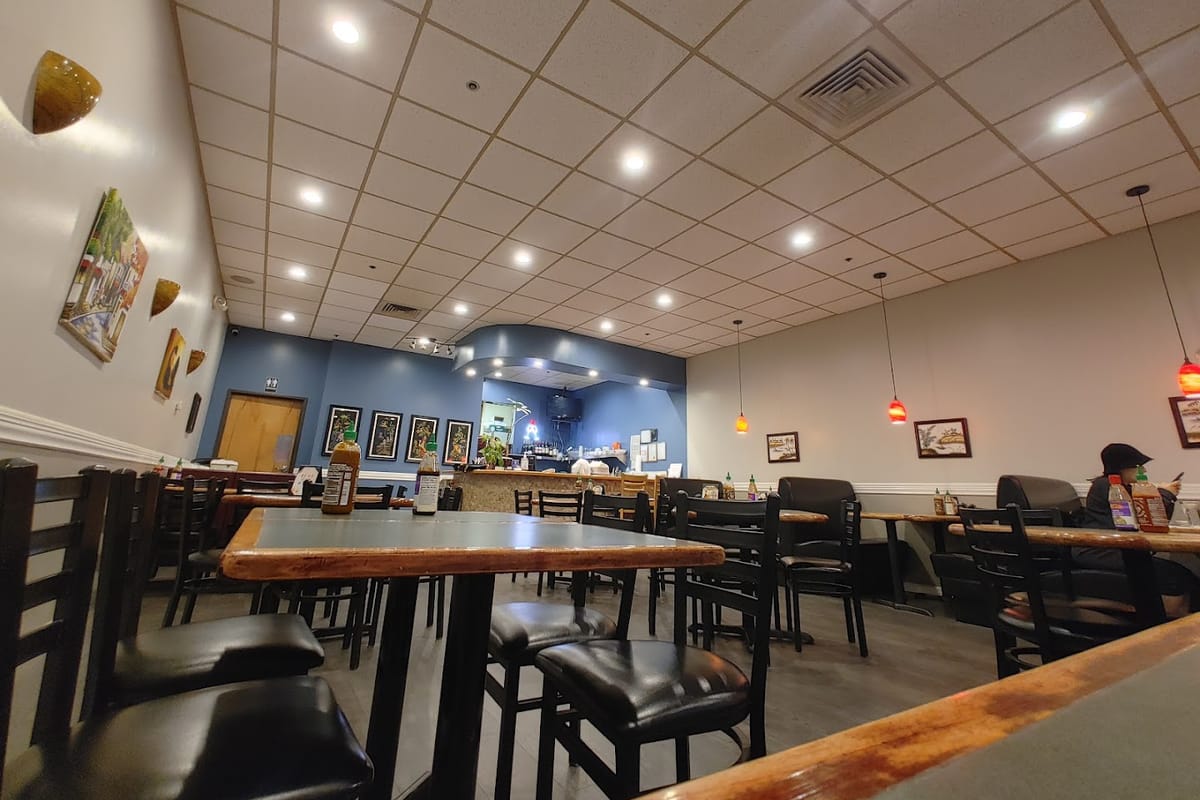 Viet Phở dining area