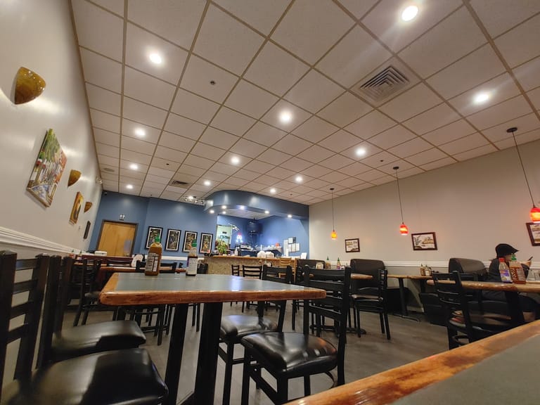 Viet Phở dining area