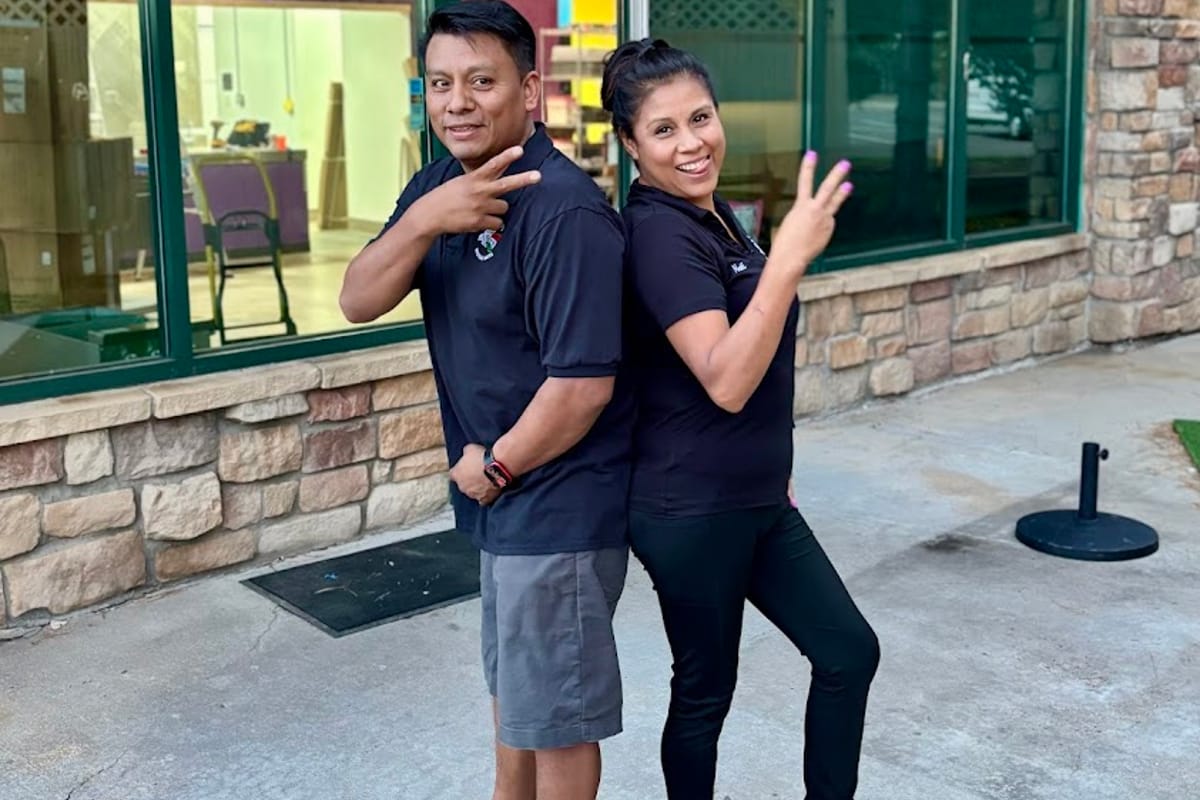 Venalonzo's Tacos - Lone Tree atmosphere and seating