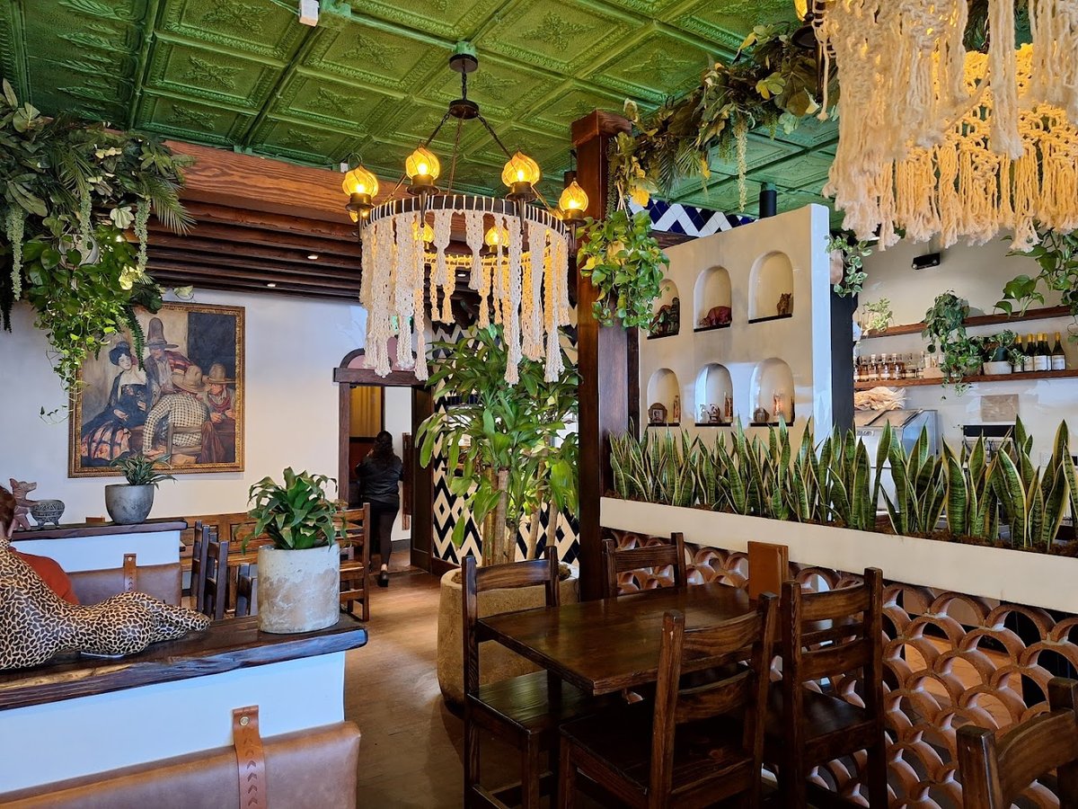 Bien Y Tu atmosphere and seating