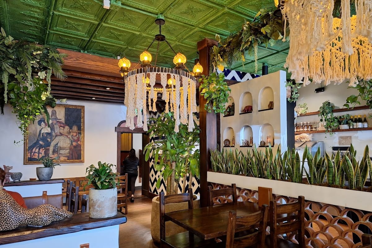 Bien Y Tu atmosphere and seating