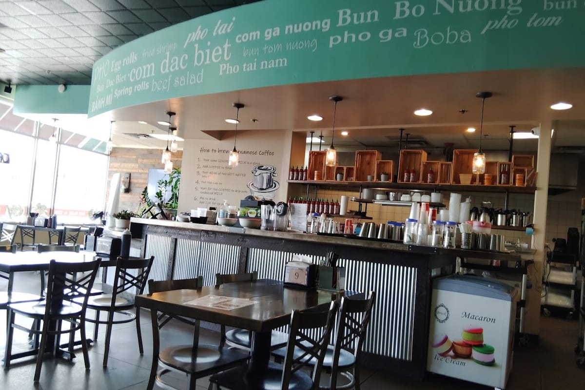 What The Phở @ Parker atmosphere and seating