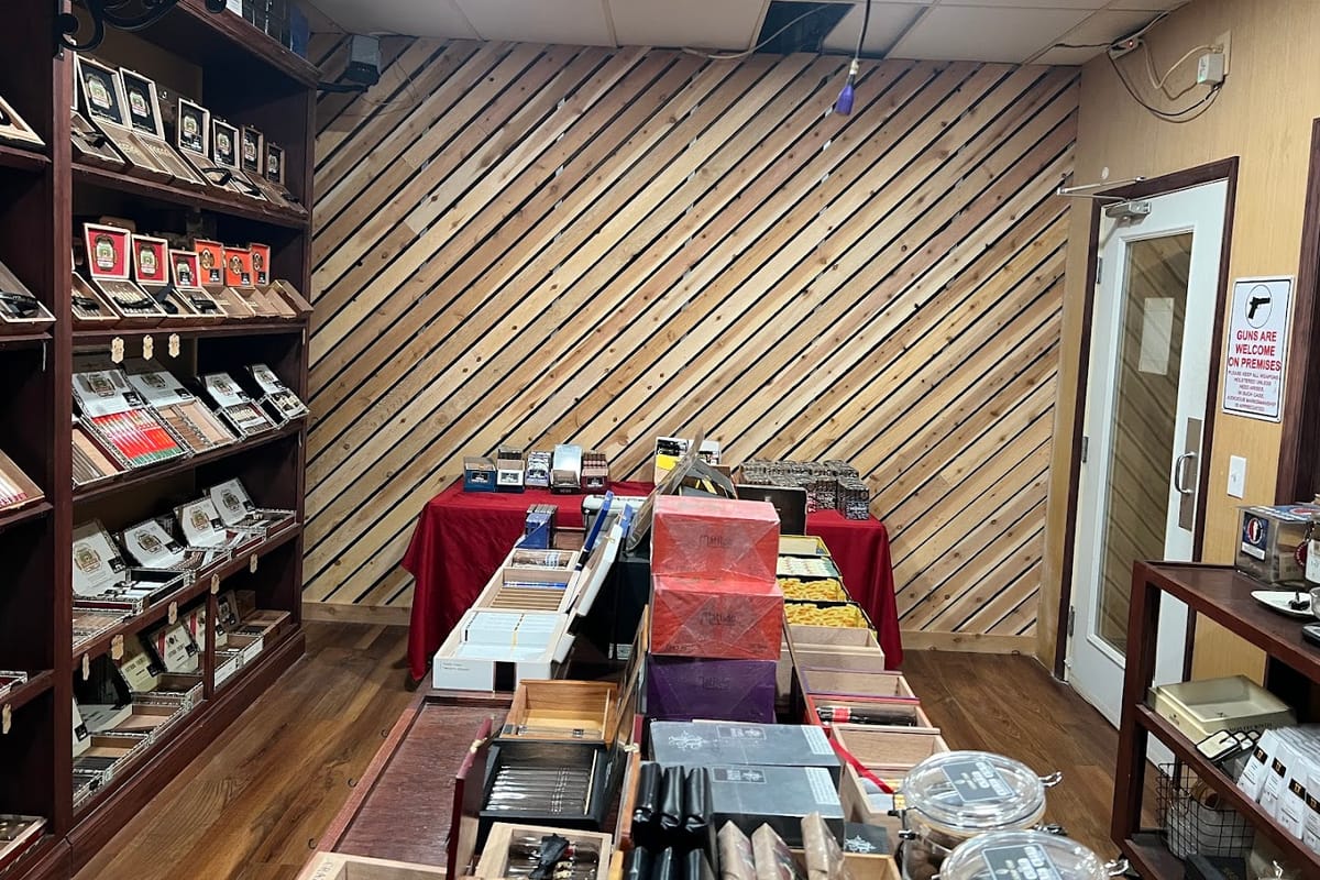 Casbar Cigar dining area