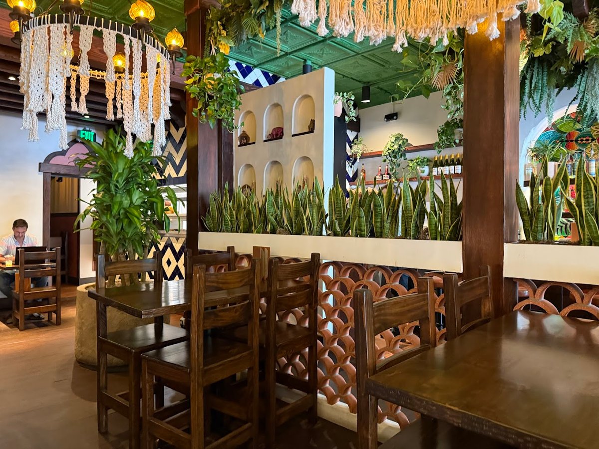 Bien Y Tu dining area
