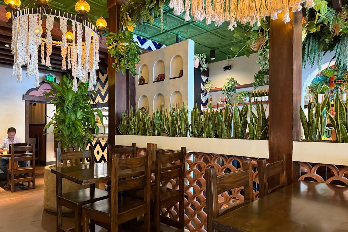 Bien Y Tu dining area