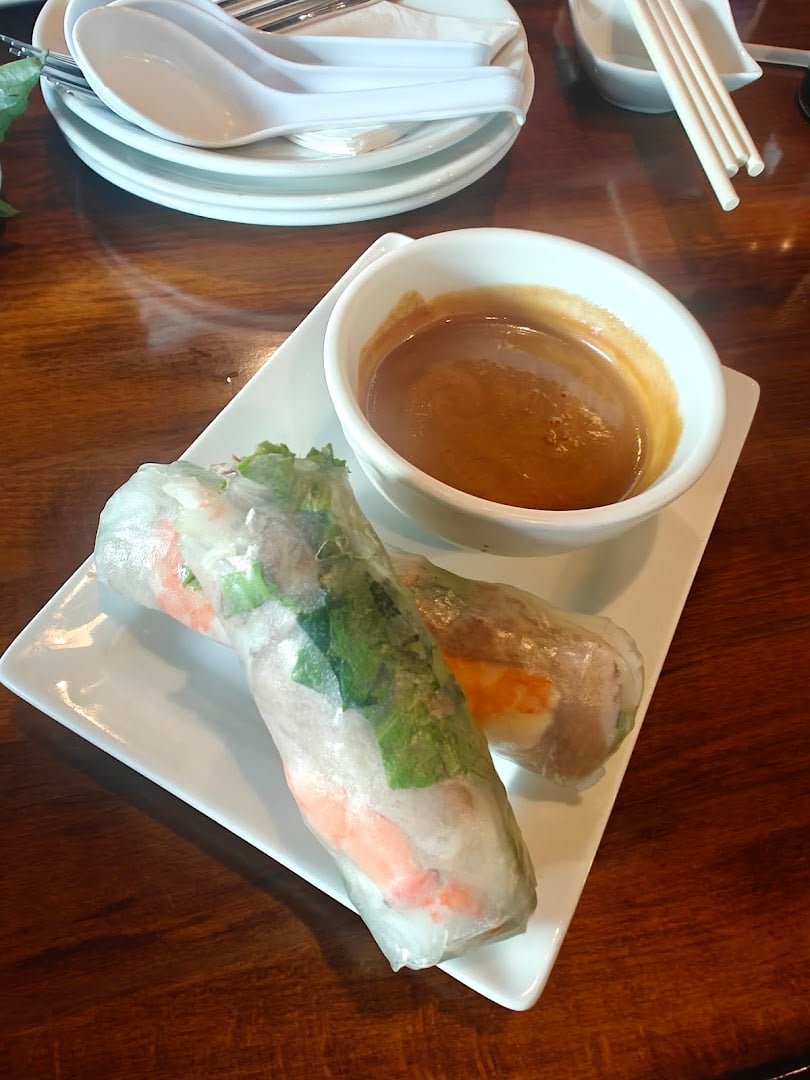 Vy Sushi Bar & Pho Vy - Parker dining area