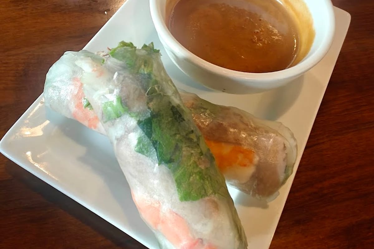Vy Sushi Bar & Pho Vy - Parker dining area