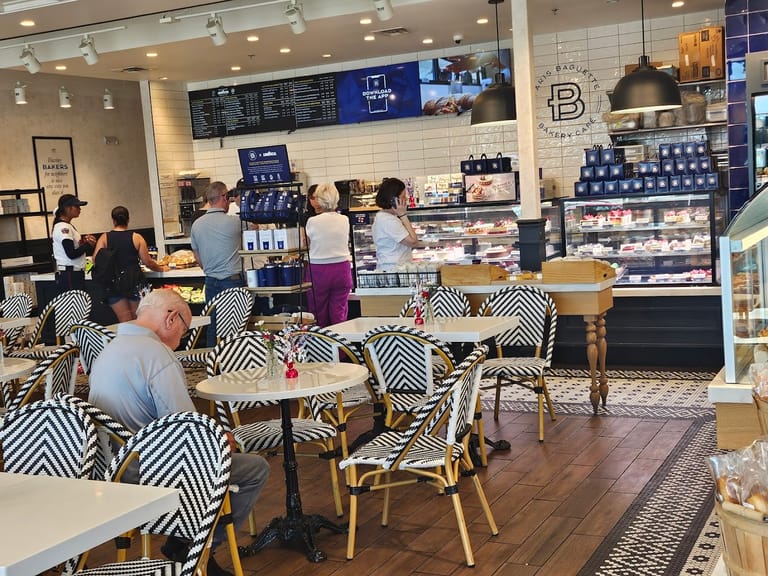 Paris Baguette exterior entrance