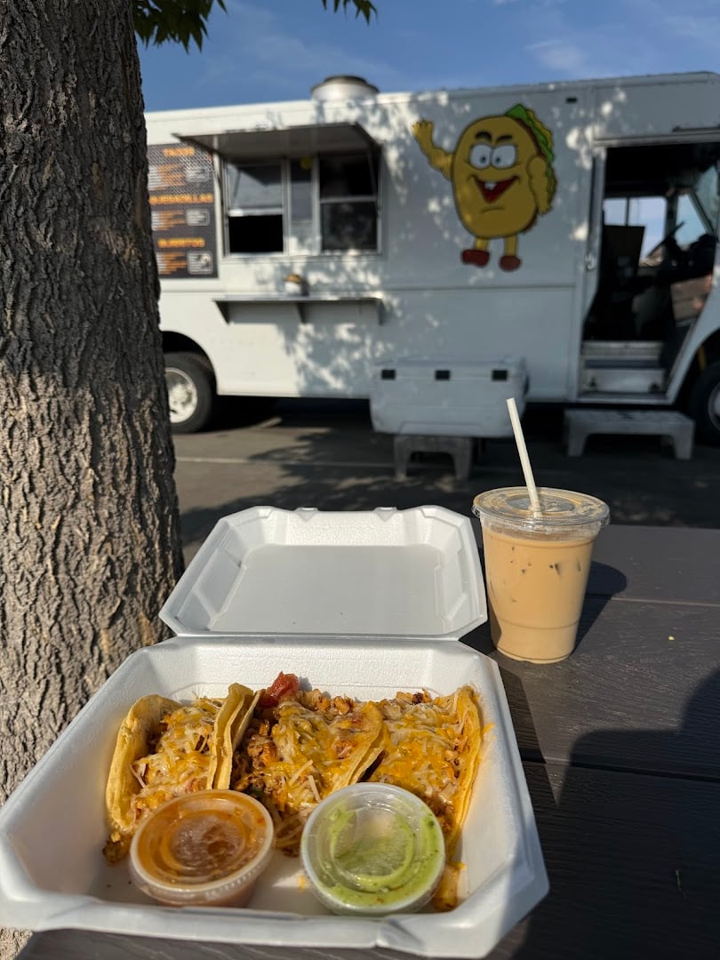 Interior view of Tacos Los Huevones