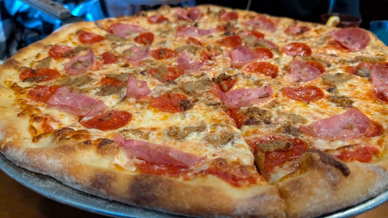 Stumpy's Pizza featured offerings