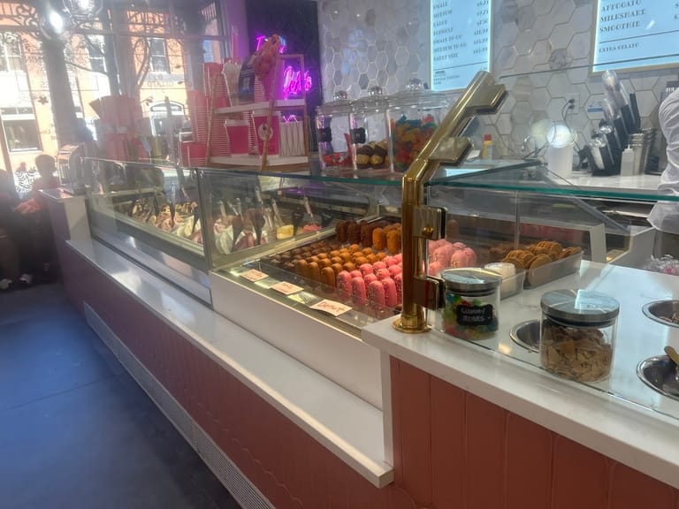 I Scream Gelato - Lone Tree atmosphere and seating