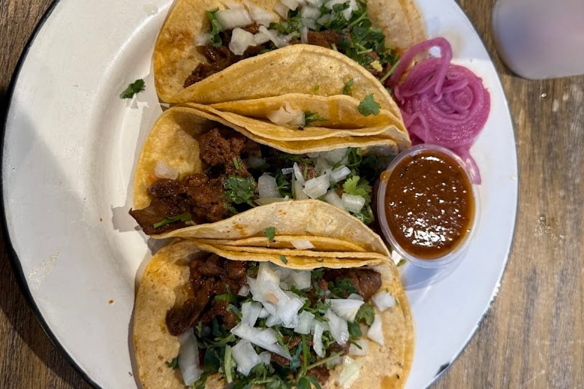 Romo’s Street Tacos atmosphere and seating