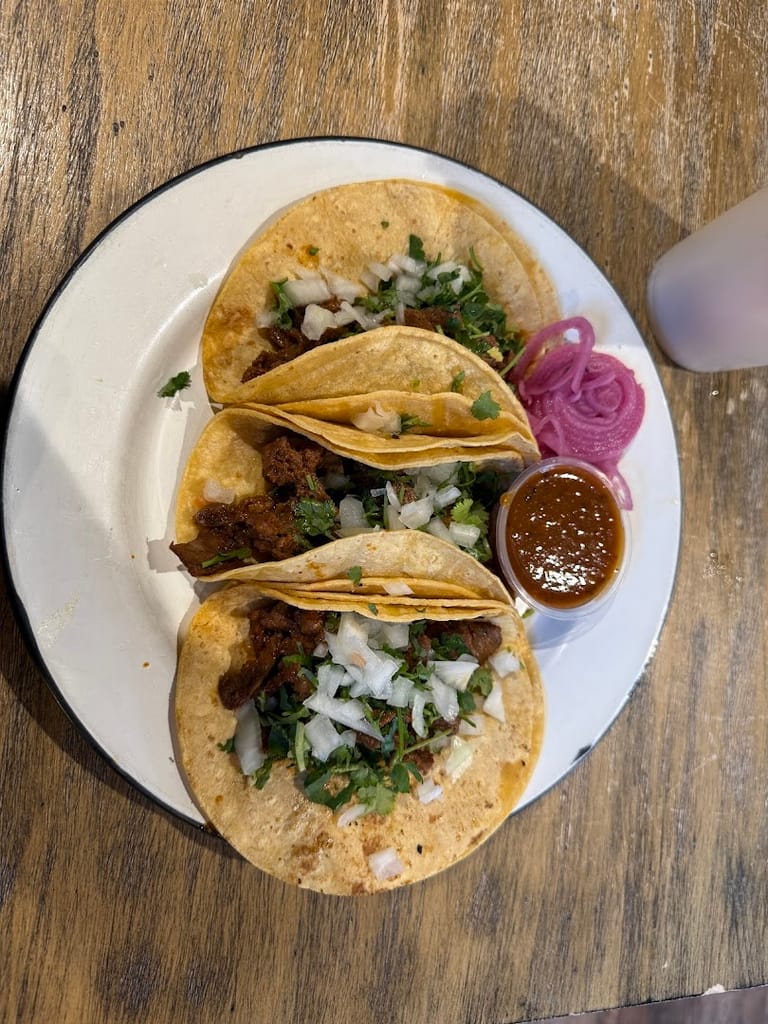 Romo’s Street Tacos atmosphere and seating
