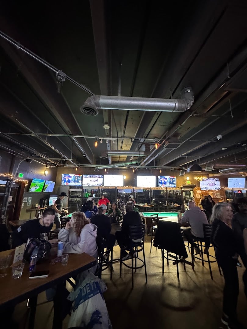 FuNuGyz dining area