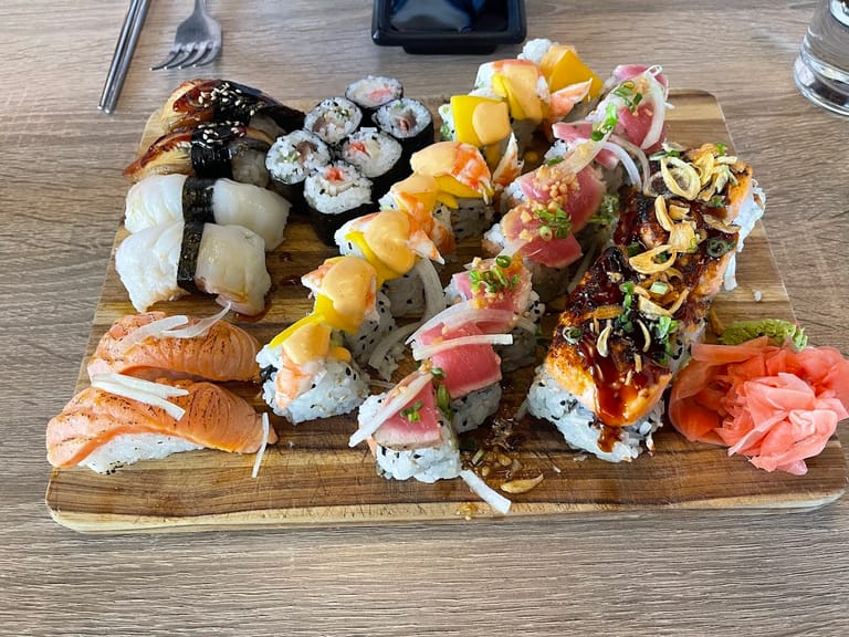 Sushi Mango atmosphere and seating