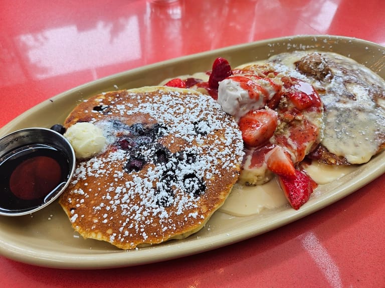 Snooze, an A.M. Eatery dining area