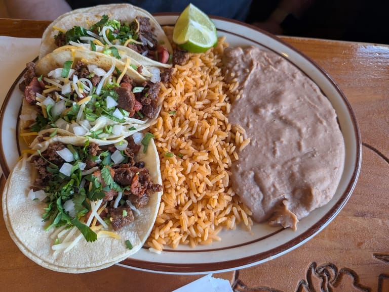 Dos Amigos Mexican Grill atmosphere and seating