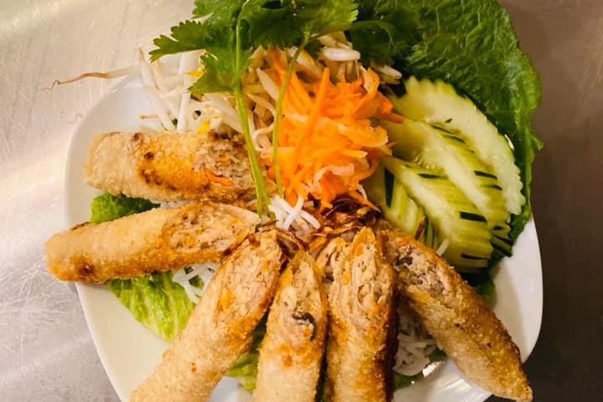 What The Phở @ Parker dining area
