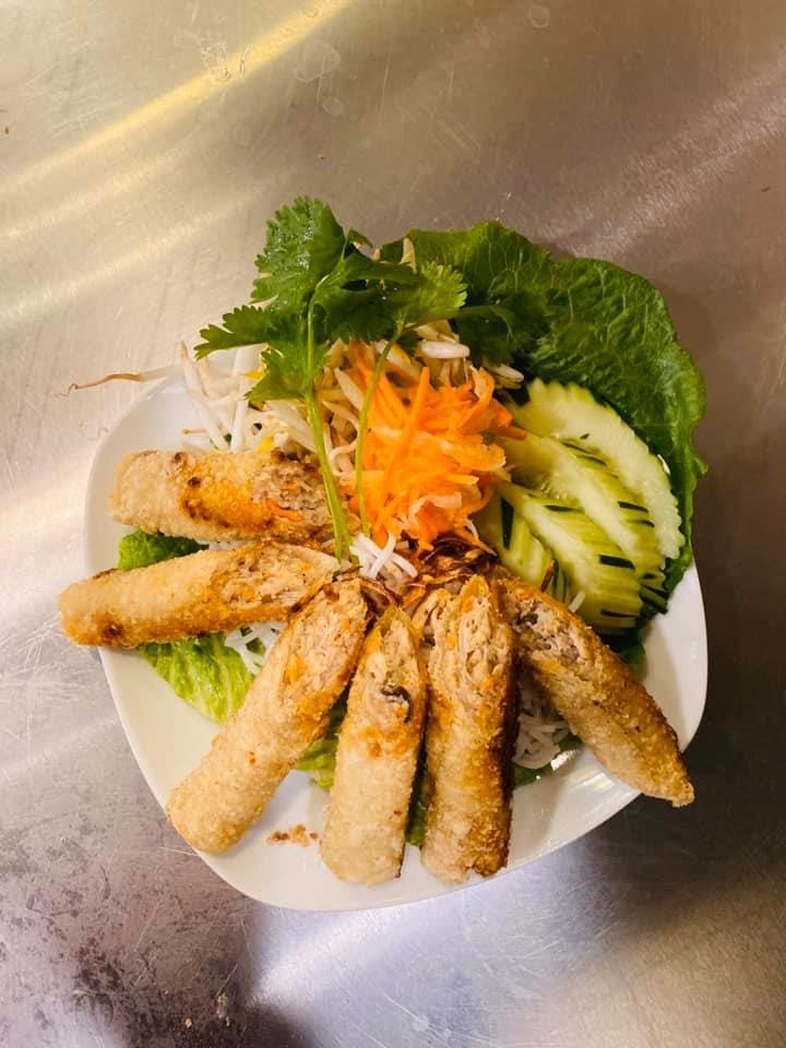 What The Phở @ Parker dining area
