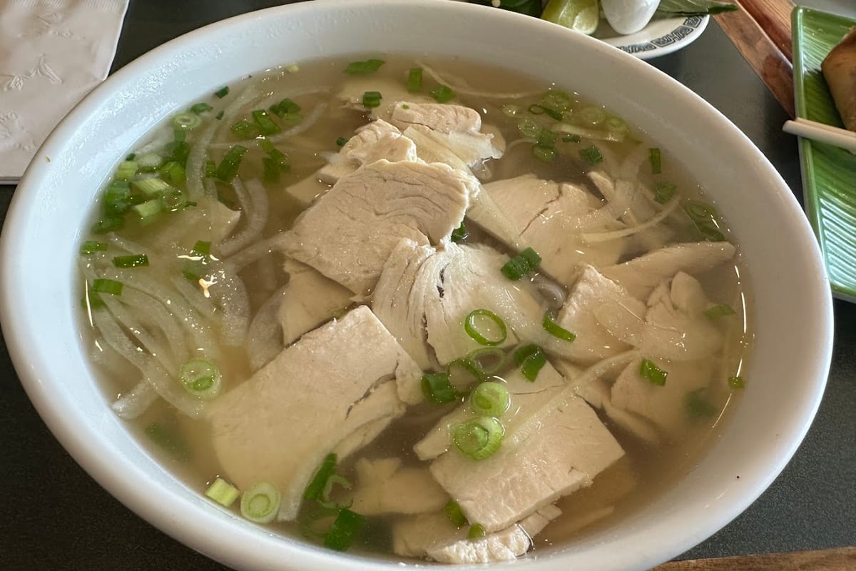 Viet Phở atmosphere and seating