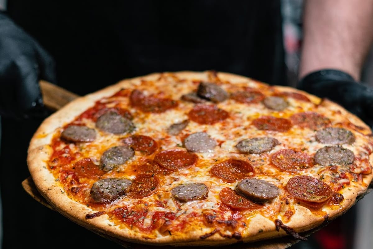 Colonna's Pizza atmosphere and seating