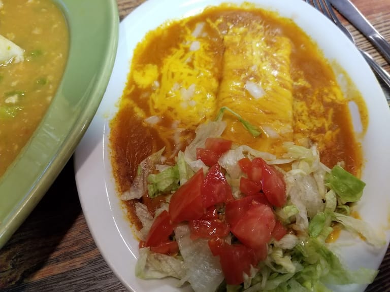 Santiago's Mexican Restaurant atmosphere and seating