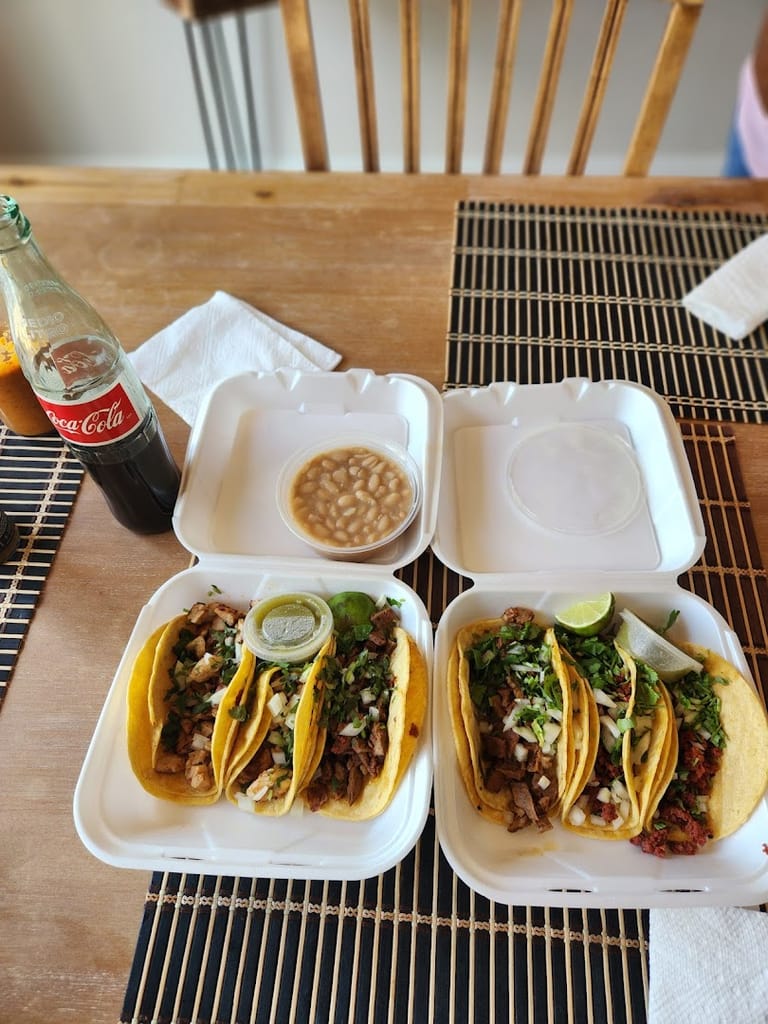 Romo’s Street Tacos dining area