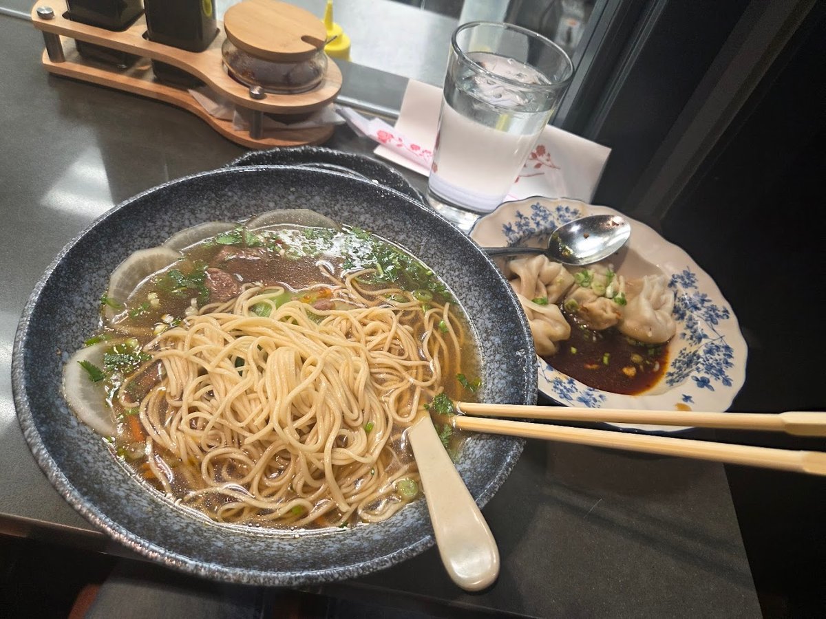 Yu's Noodle Shop exterior entrance