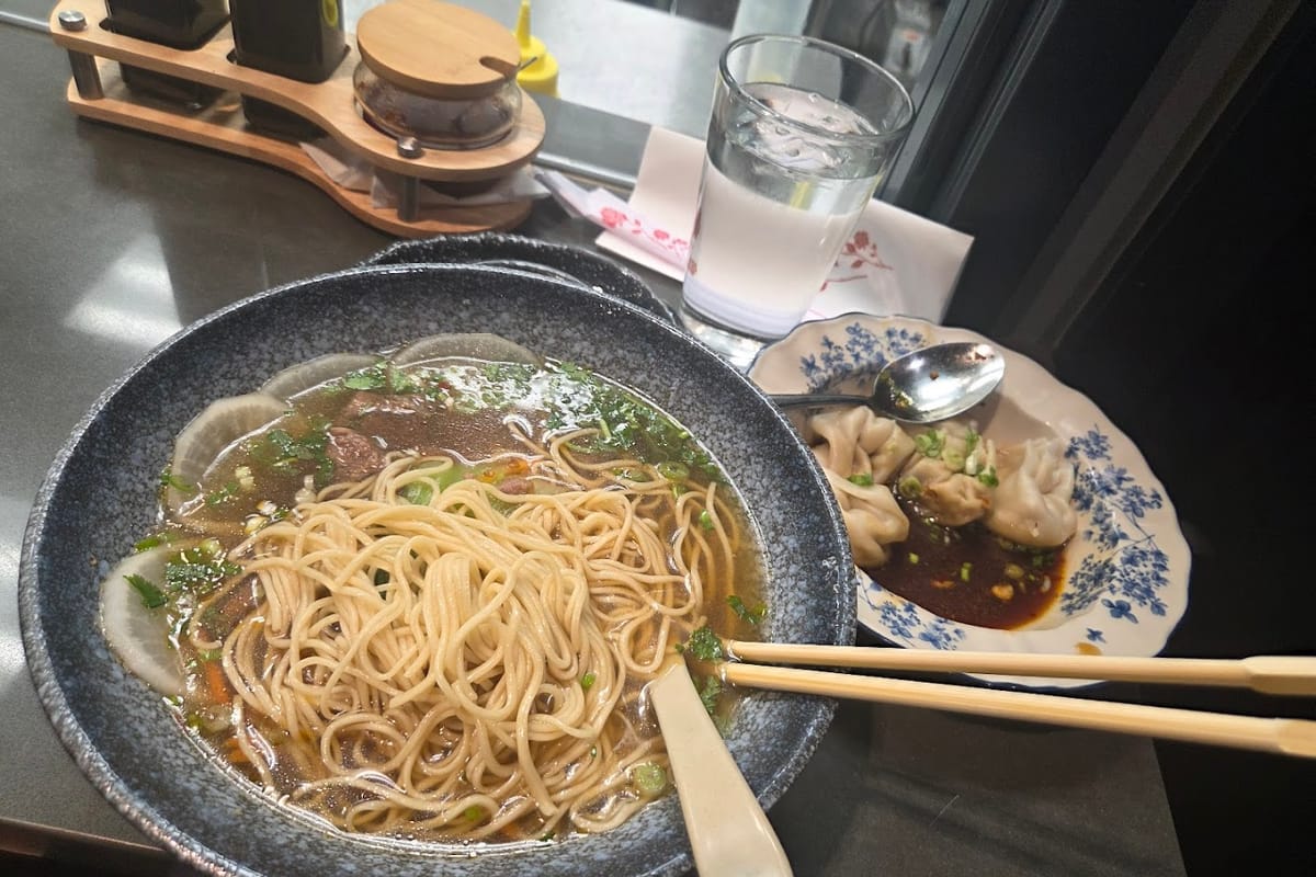Yu's Noodle Shop exterior entrance