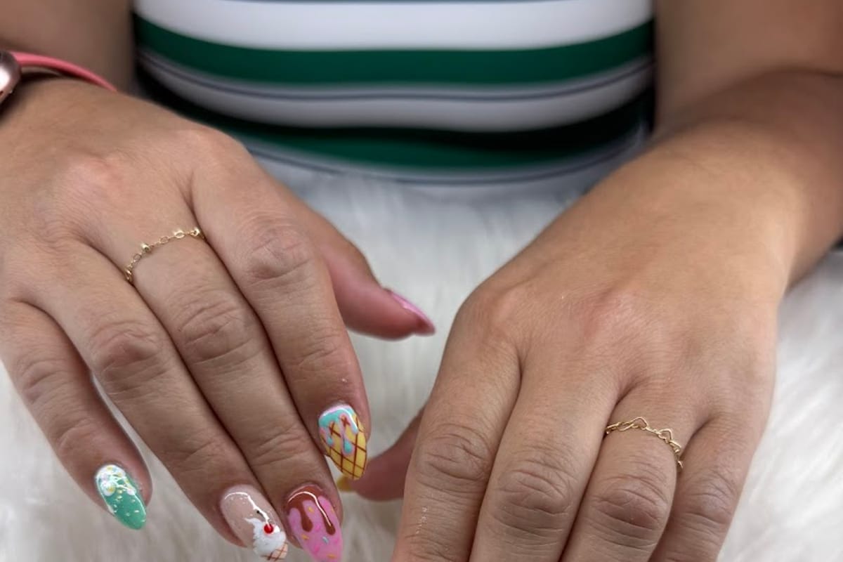 Paradise Nails And Lashes atmosphere and seating