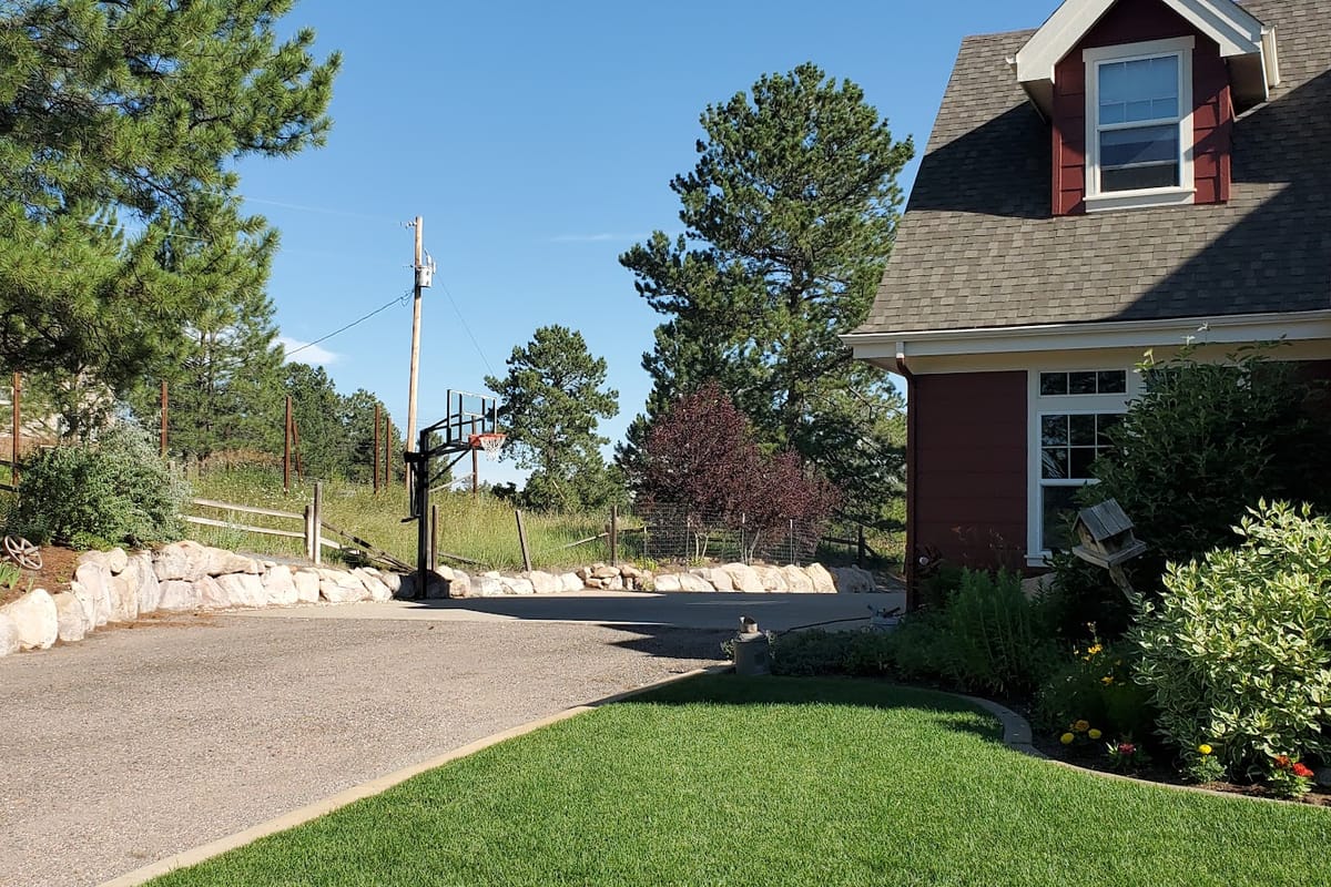 The Red Farmhouse Bed & Breakfast dining area