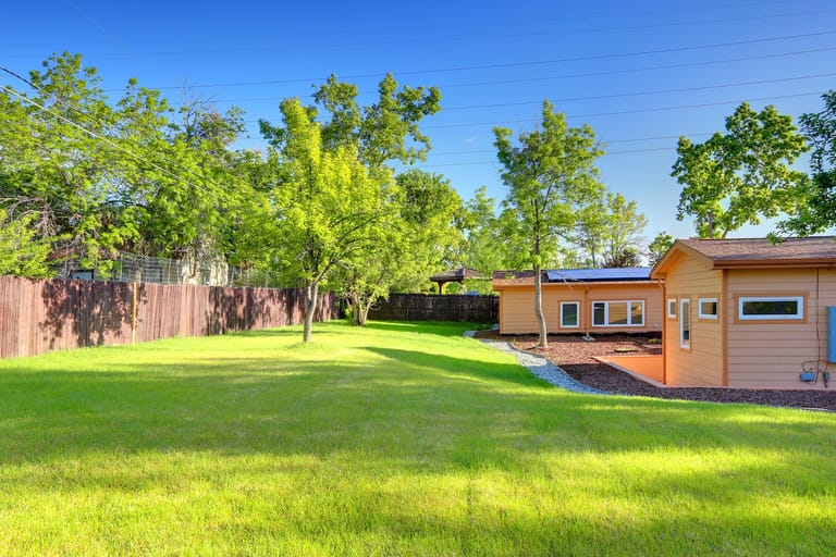 Castle Rock Sapling Court - Assured Senior Living 4 atmosphere and seating