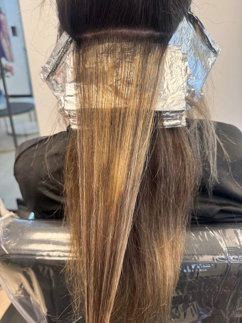 Earth, Wind & Foil salon in Lone Tree, Colorado