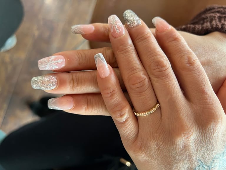 Green Tea Nails dining area