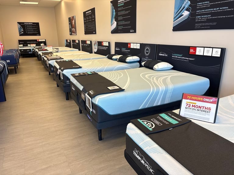 Mattress Firm - Castle Rock atmosphere and seating
