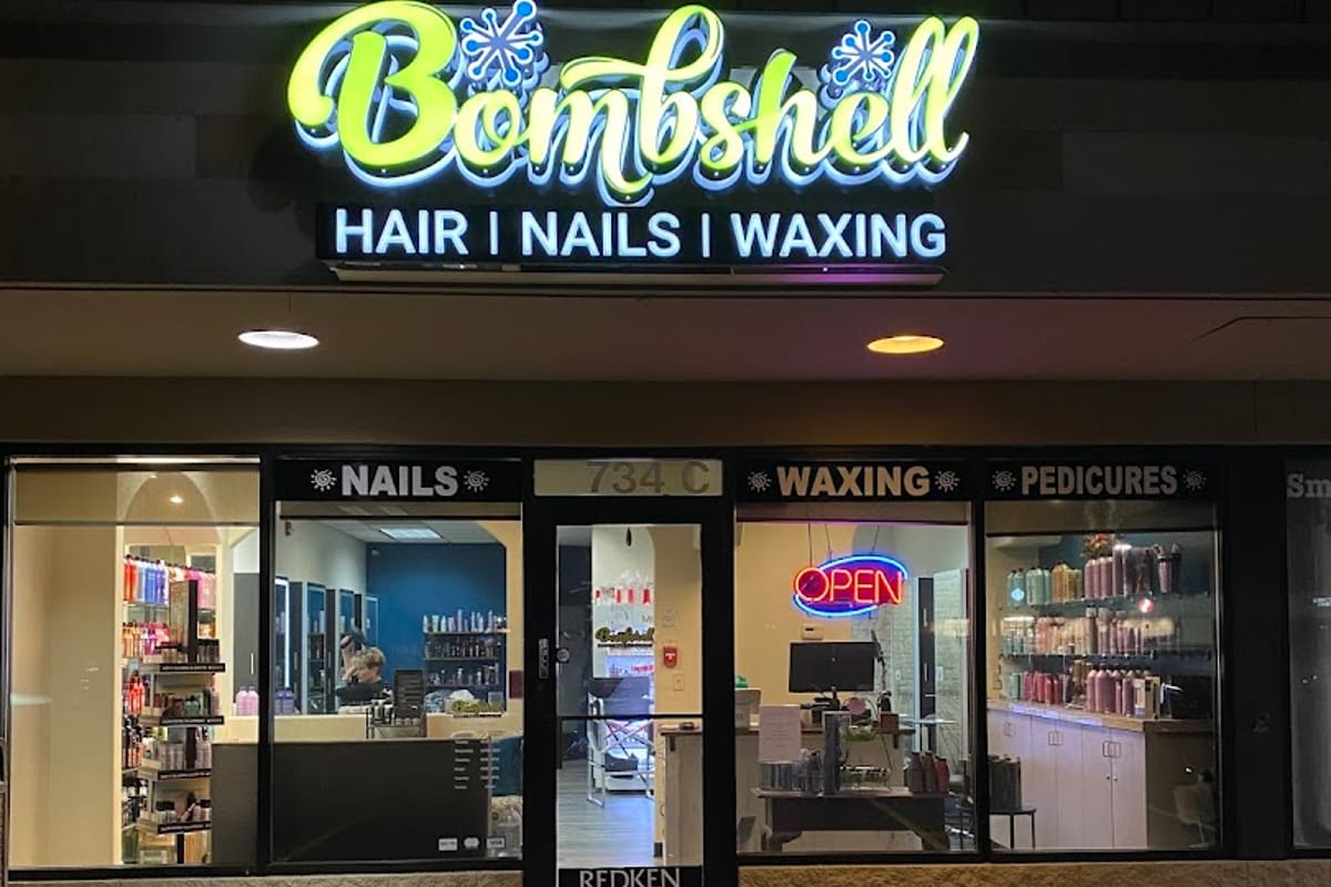 Bombshell Hair Nails Waxing dining area